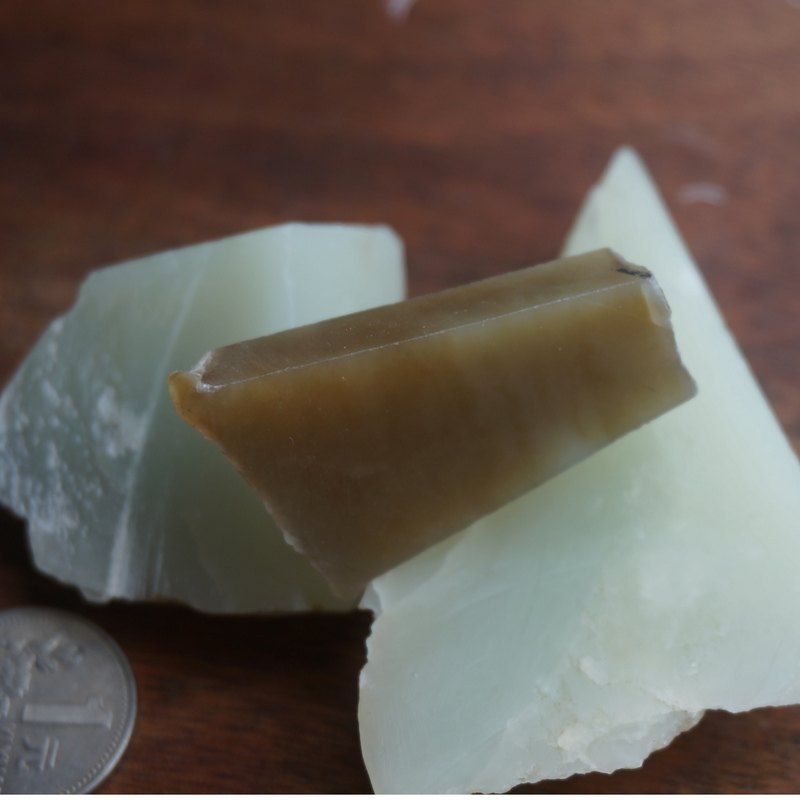 新疆和田玉青海昆仑玉且末料糖玉白玉青玉黄口料片料边角料