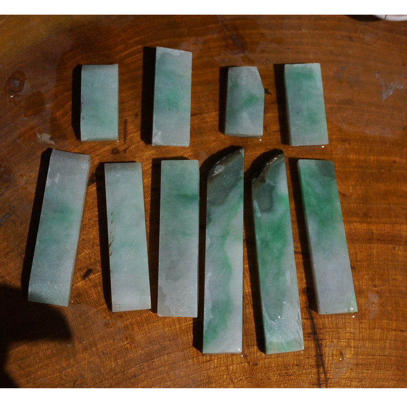 缅甸翡翠a货玉石老坑糯冰飘绿飘花原石毛石片料毛料吊坠定制热卖