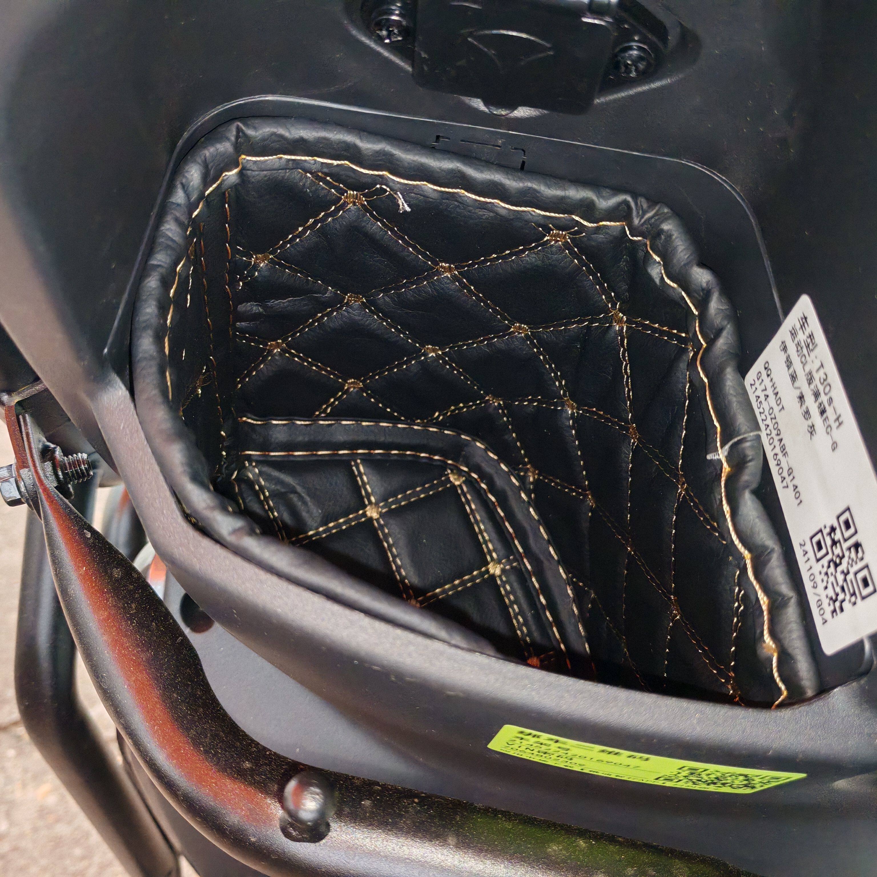 雅迪T30踏板电动前储物盒内衬胆保护专用垫配件改装