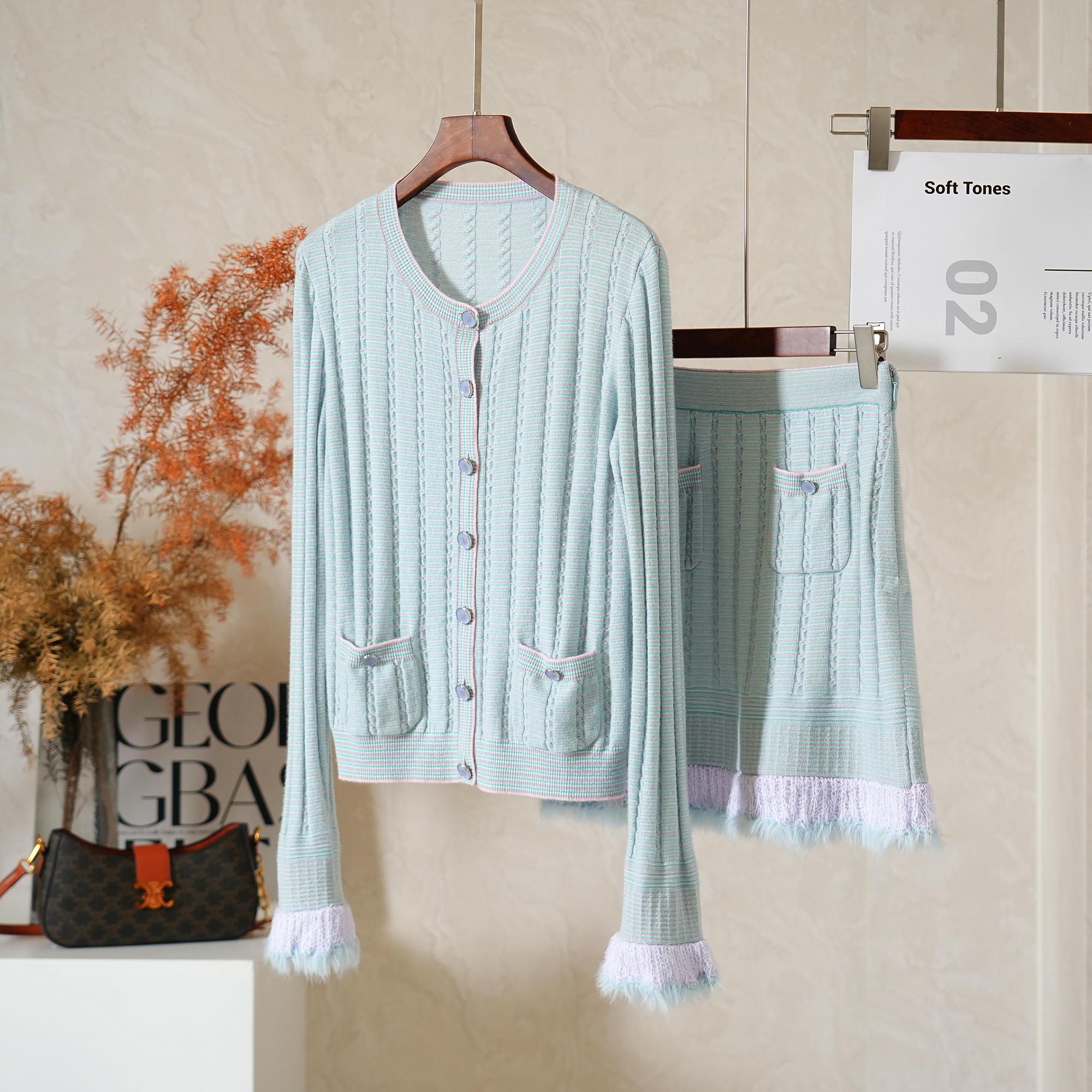 半裙花边拼毛时尚早秋柜品圆领