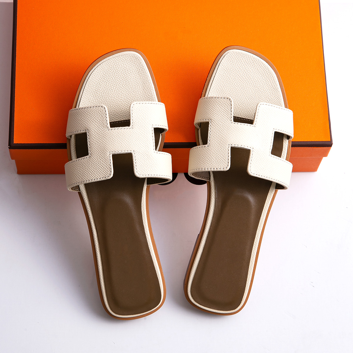 真皮平底时尚百搭休闲凉鞋