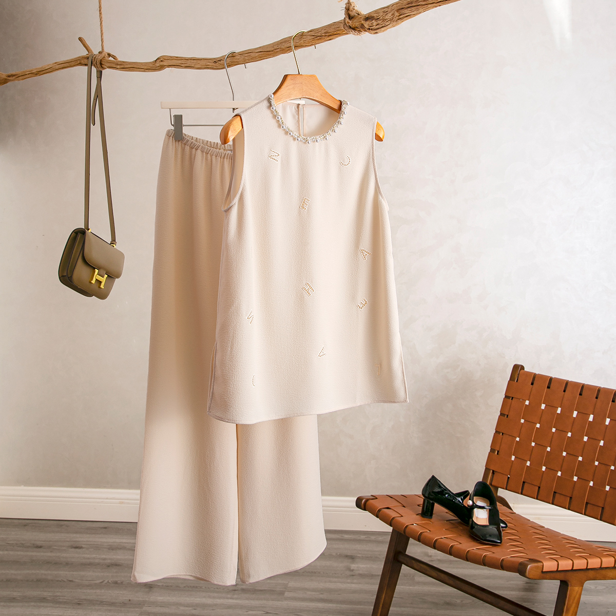 圆领字母刺绣上衣+松紧腰长裤