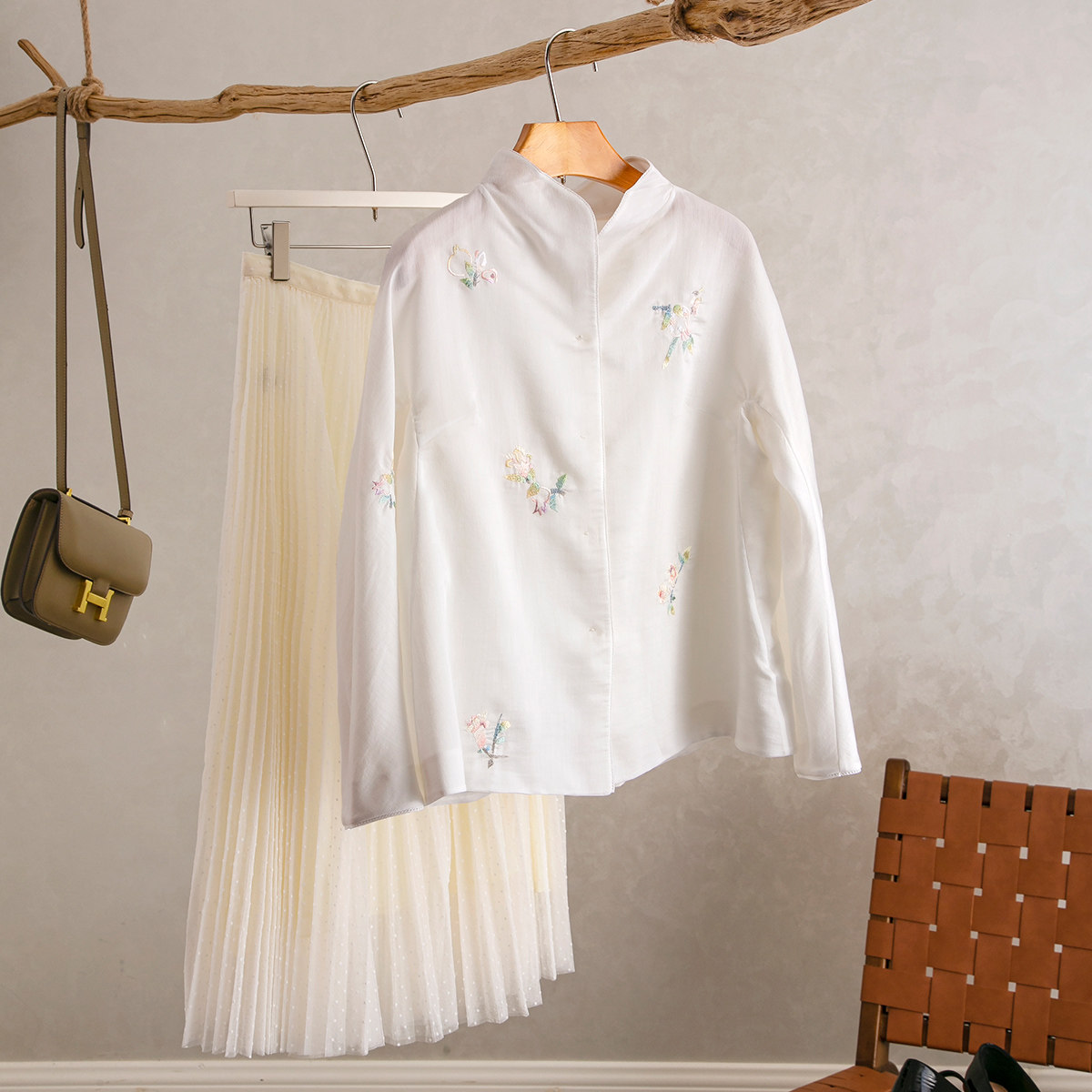 立领清新花朵刺绣亚麻长袖上衣