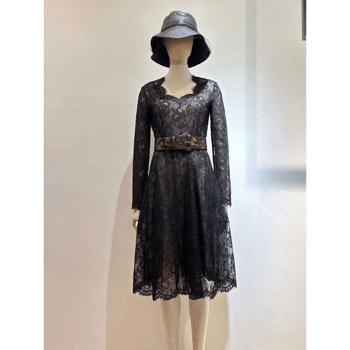 轻奢A型涤纶蕾丝长袖连衣裙系带