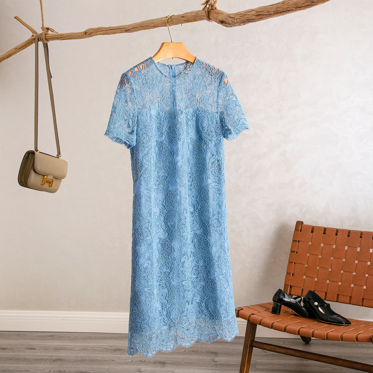 定位镂空刺绣睫毛花边蕾丝连衣裙