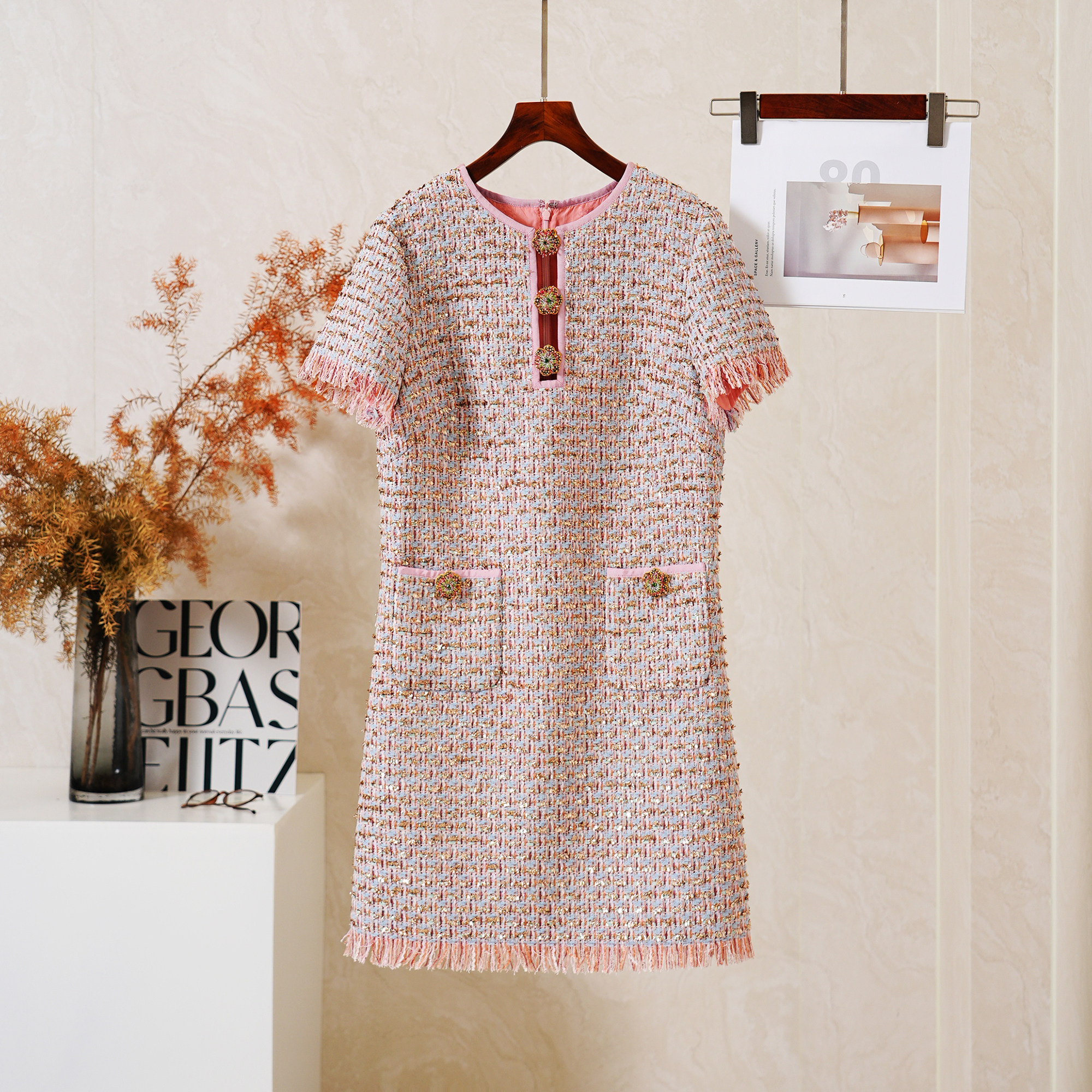 镂空钻扣装饰A型显瘦连衣裙