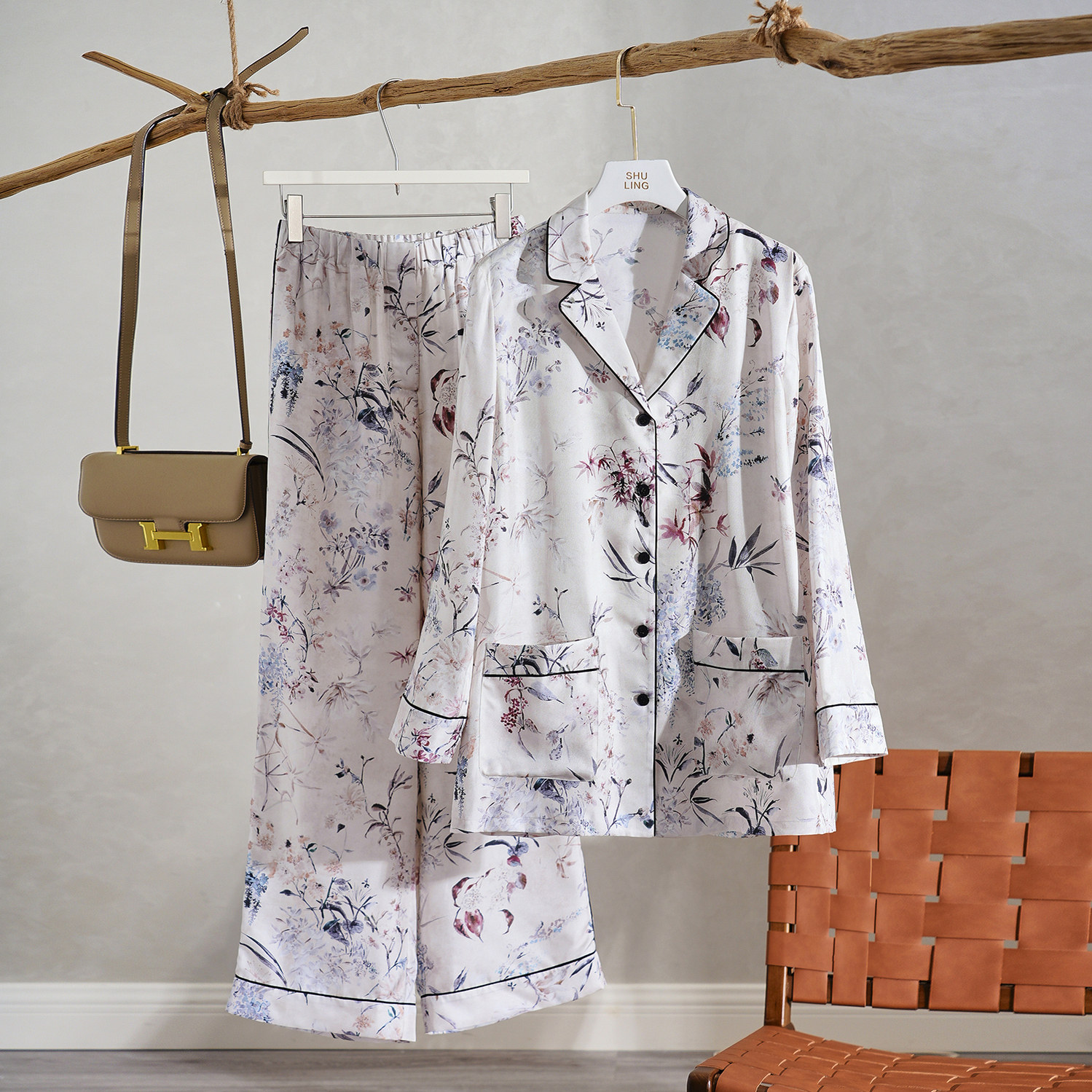 翻领蚕丝长袖衬衣+松紧腰长裤