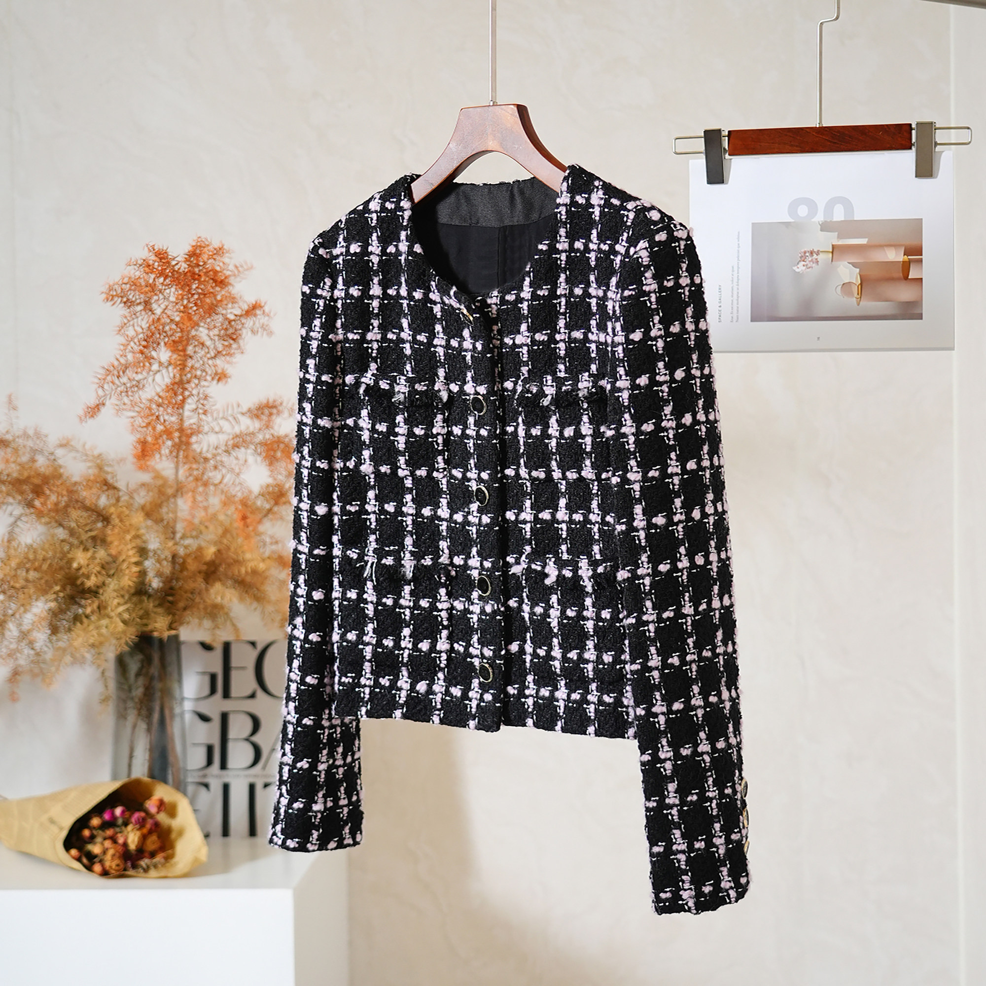 经典圆领短厢型黑粉色短外套