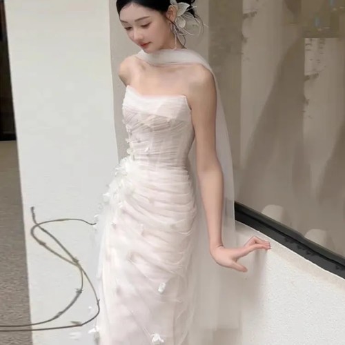 法式抹胸鱼尾轻婚纱2025新款超仙森系出门纱新娘晨袍订婚小礼服裙