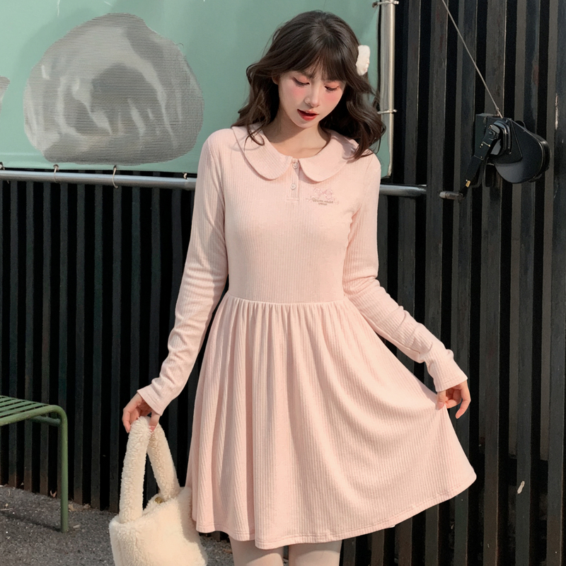 森女部落甜美气质娃娃领针织长袖连衣裙女2025新款显瘦A字裙冬季