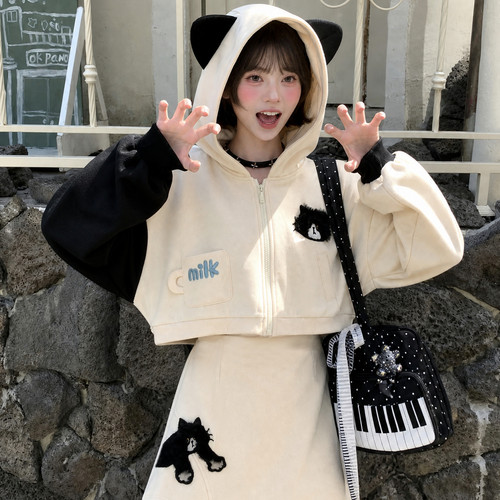 森女部落可爱奶牛喵刺绣连帽设计短款外套女撞色宽松卫衣2026秋季
