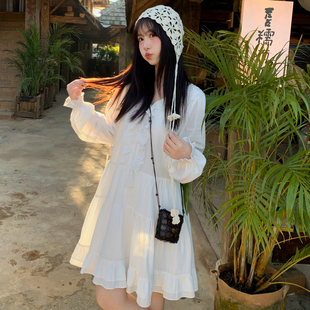 森女部落甜美风蕾丝拼接设计感V领百搭长袖连衣裙女2026新款春季