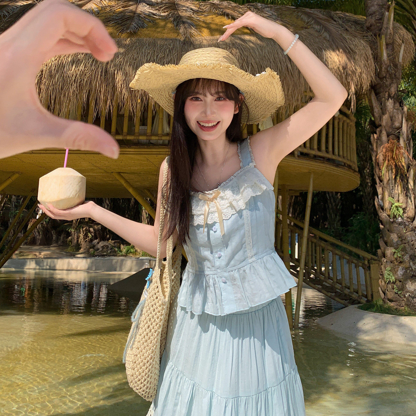 森女部落度假风收腰吊带女2026新款蕾丝拼接设计感百搭海边背心夏