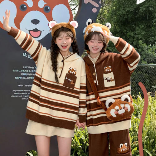 森女部落甜美新款设计感条纹宽松毛衣女秋冬小熊猫刺绣连帽针织衫