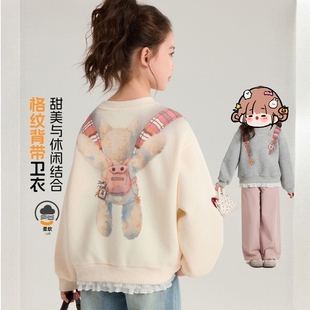 甜美休闲春款 女童格纹背带小熊背包印花卫衣 蕾丝花边假两件外套