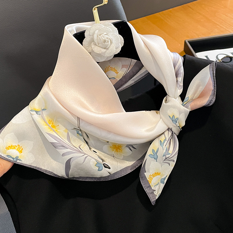 2025新款韩版时尚真丝小方巾女气质护颈领巾春秋桑蚕丝薄丝巾围巾