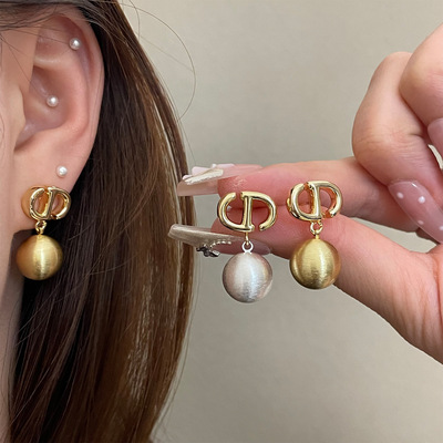 轻奢CD字母925银针耳环2026新款气质名媛耳坠小众耳钉时尚耳饰女