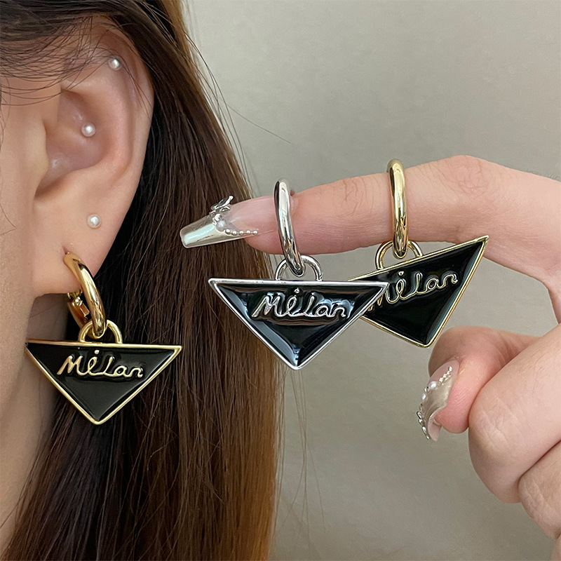 耳环s925银针欧美甜酷时尚黑色三角耳扣网红气质百搭高级感耳饰女