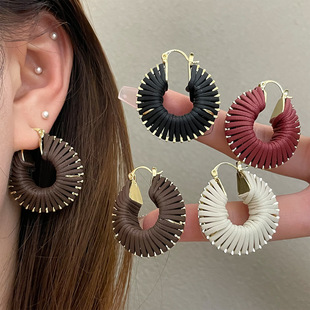 PU手工编织立体圆形耳扣2026新款 耳饰 耳环立体感小众气质百搭个性