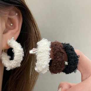 冬天毛绒绒耳圈耳饰个性 耳环 设计感美拉德耳扣深棕色S925银针时尚