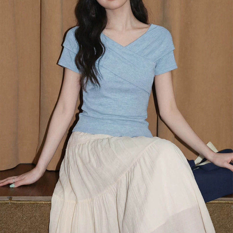 蓝色不规则V领短袖T恤女2026夏季新款设计感交叉显瘦短款正肩上衣