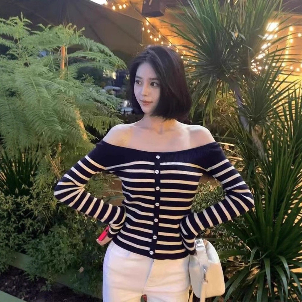 纯欲风一字肩条纹长袖针织衫女秋季新款修身显瘦短款露肩上衣