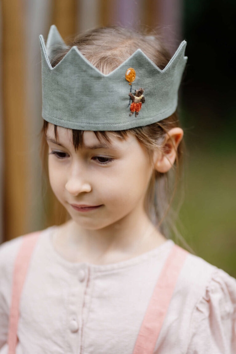 衿依亚麻生日王冠