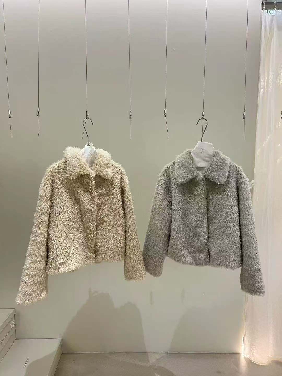 现 25冬季新款韩国东大门love you so much气质翻领毛毛短外套女