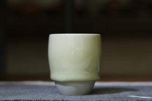 龙泉青瓷手工杯米黄色釉功夫茶杯主人杯安平手工作品