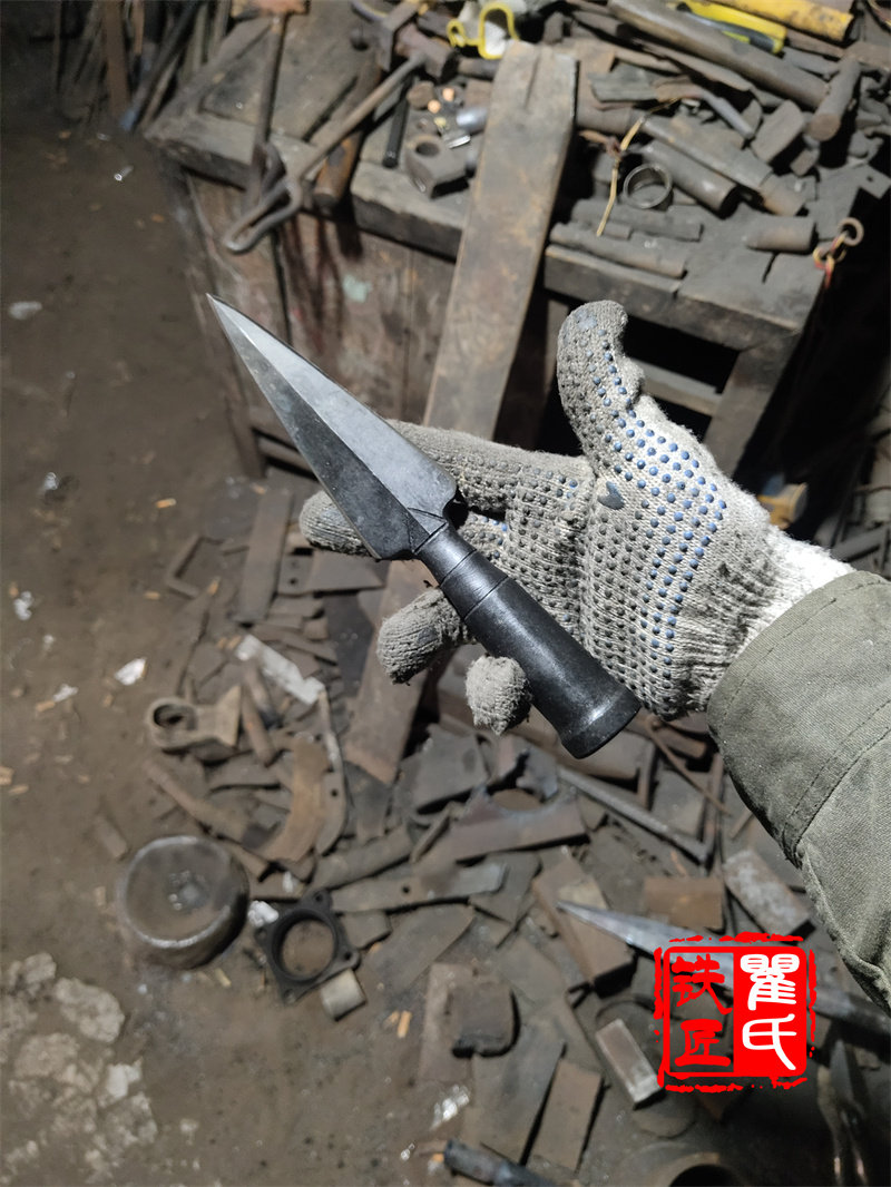 瞿氏铁匠铺枪头锻打一体锻打