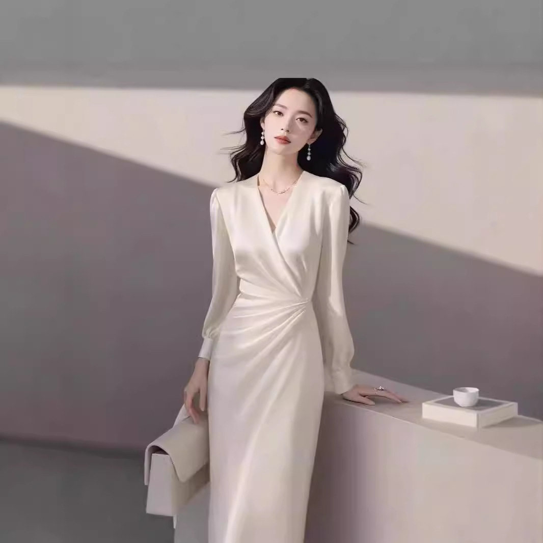 2024早秋法式轻奢高级感正式场合气质名媛高端女神范白色连衣裙夏