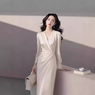 2024早秋法式轻奢高级感正式场合气质名媛高端女神范白色连衣裙夏