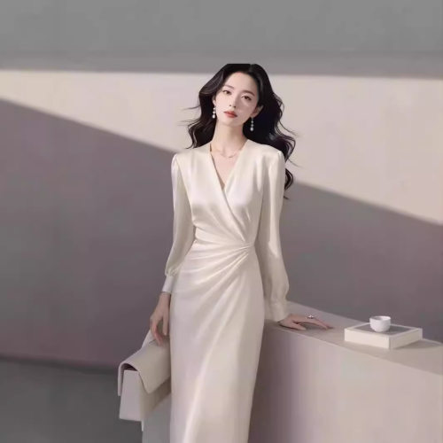 2024早秋法式轻奢高级感正式场合气质名媛高端女神范白色连衣裙夏