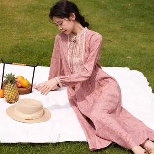 卡米兰小立领绣花衬衫式连衣裙女2025春秋新款中长款系带A字裙