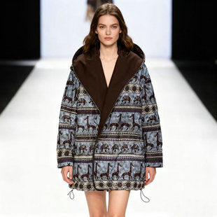 卡米兰2025冬季新款连帽内里印花拼皮复古鹅绒羽绒服女两面穿外套