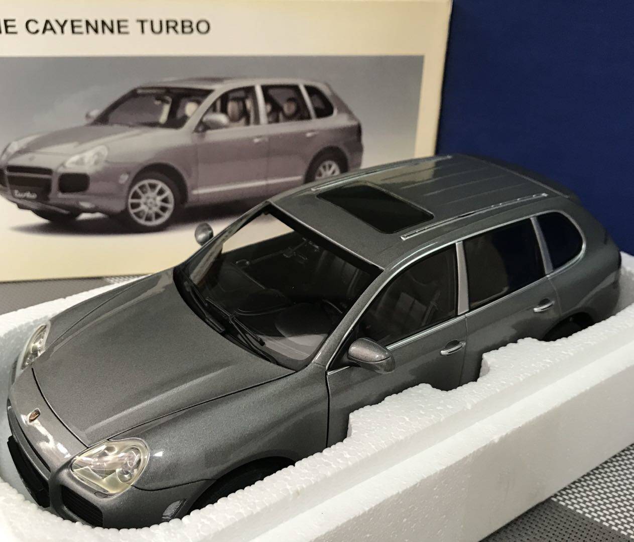 AUTOART 奥图亚AA 1:18 保时捷 凯宴CAYENNE TURBO 合金 汽车模型