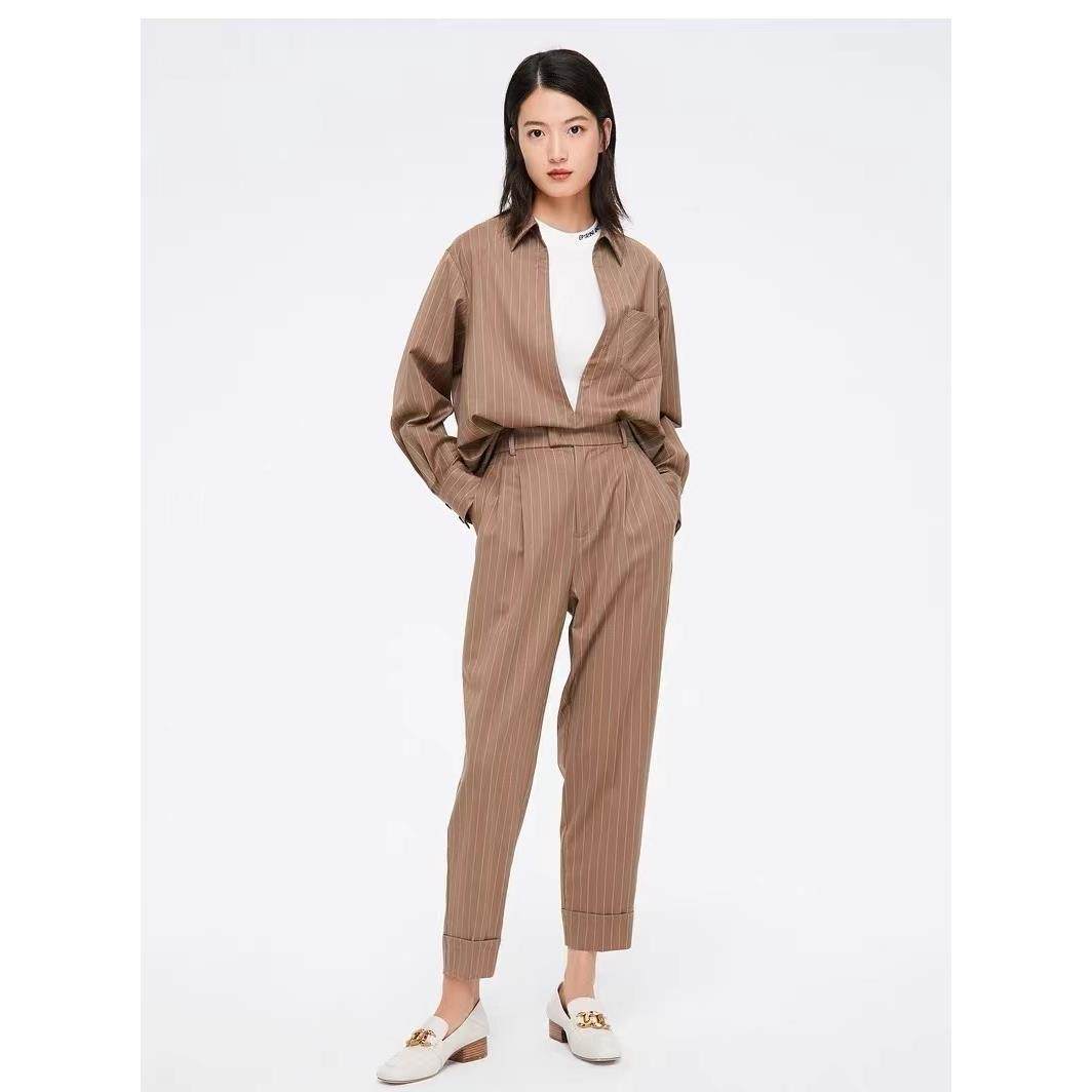 EP秋季新品简约通勤竖条纹深V领衬衫EGGAW2225A-2199