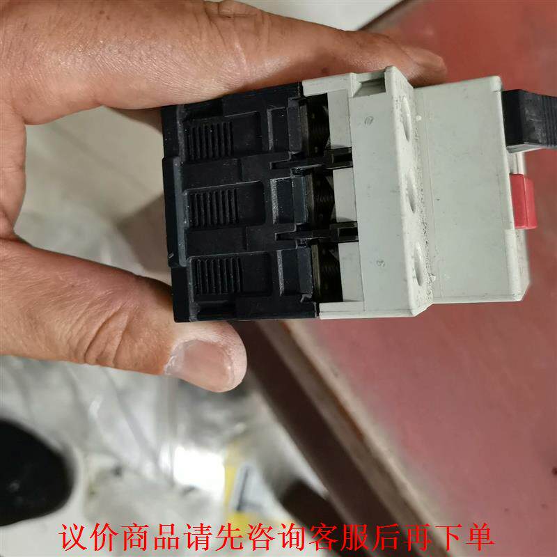 施耐德GV2-m21。5个十GV2-m32。2个。总计7个打