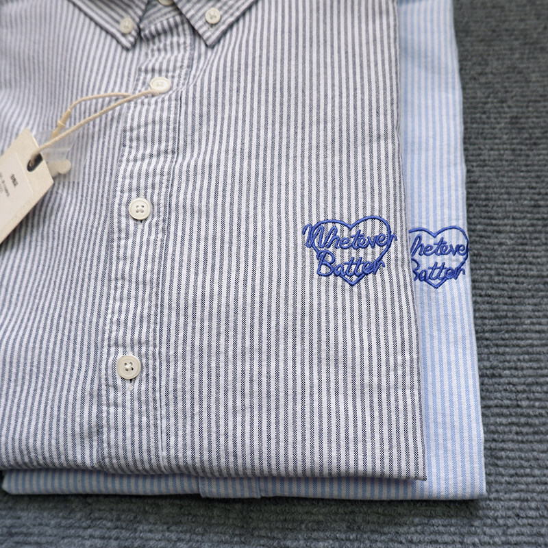 2024年新款男士全棉柔软经典蓝白竖条纹精致爱心刺绣翻领长袖衬衫
