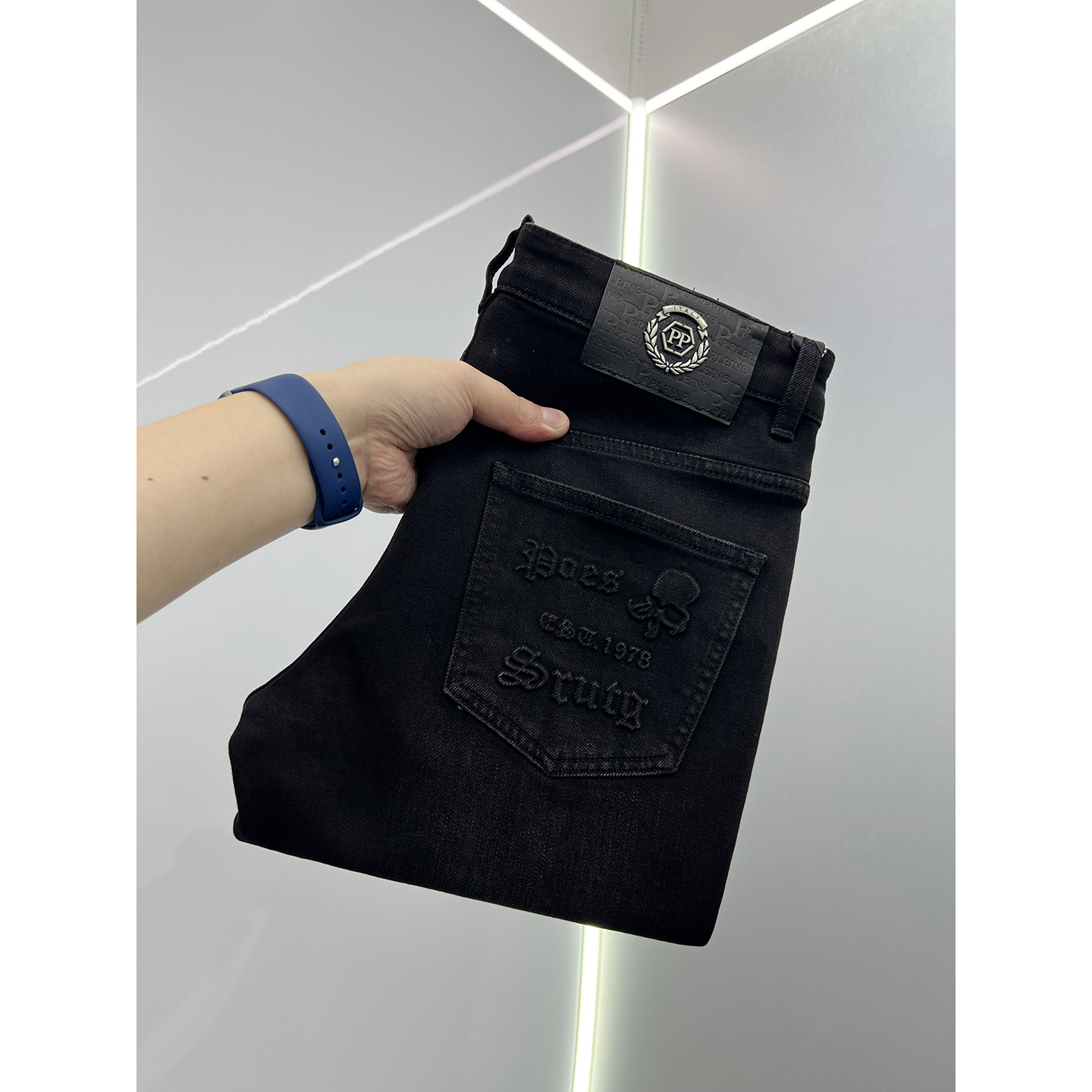 欧洲站高端潮牌欧货2025冬季厚款时尚破洞黑灰色修身小脚牛仔裤男