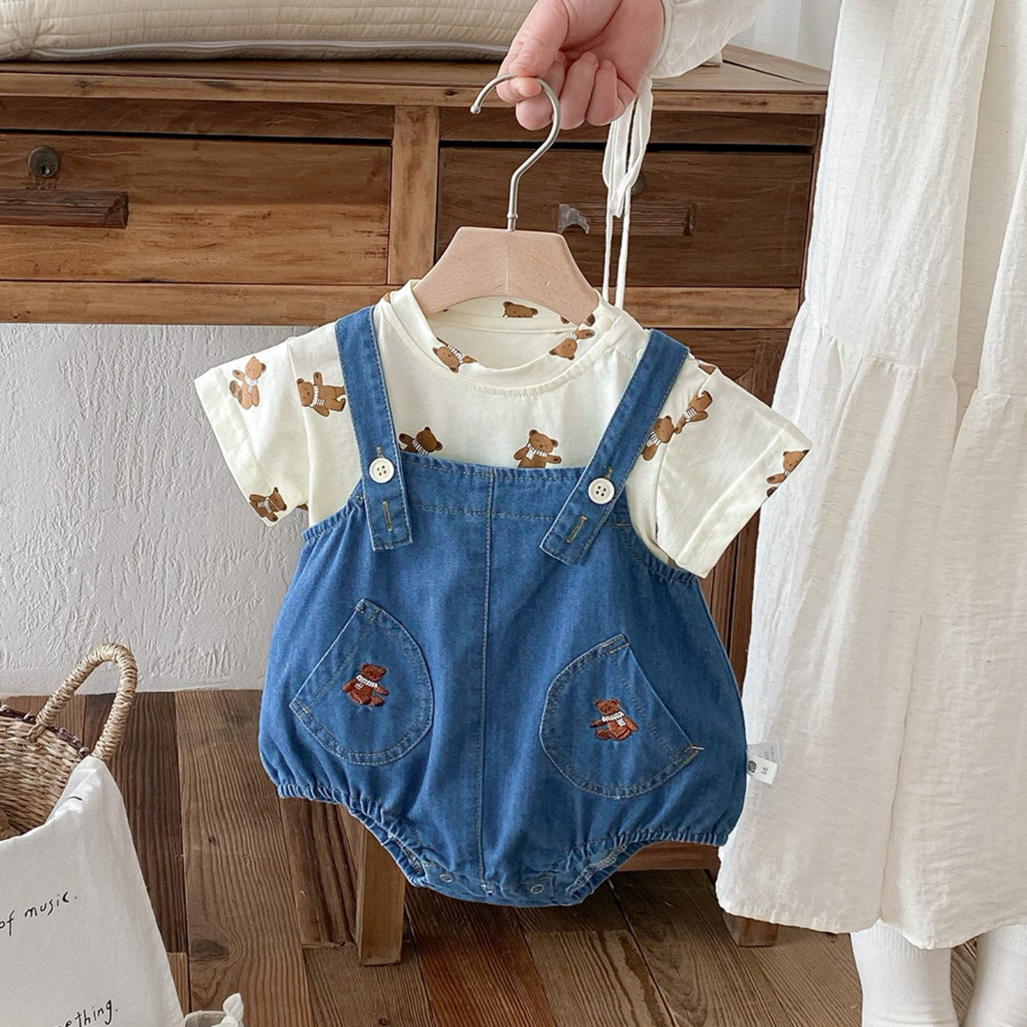 婴儿衣服夏装薄款牛仔背带裤包屁衣男宝宝连体衣洋气休闲套装夏季