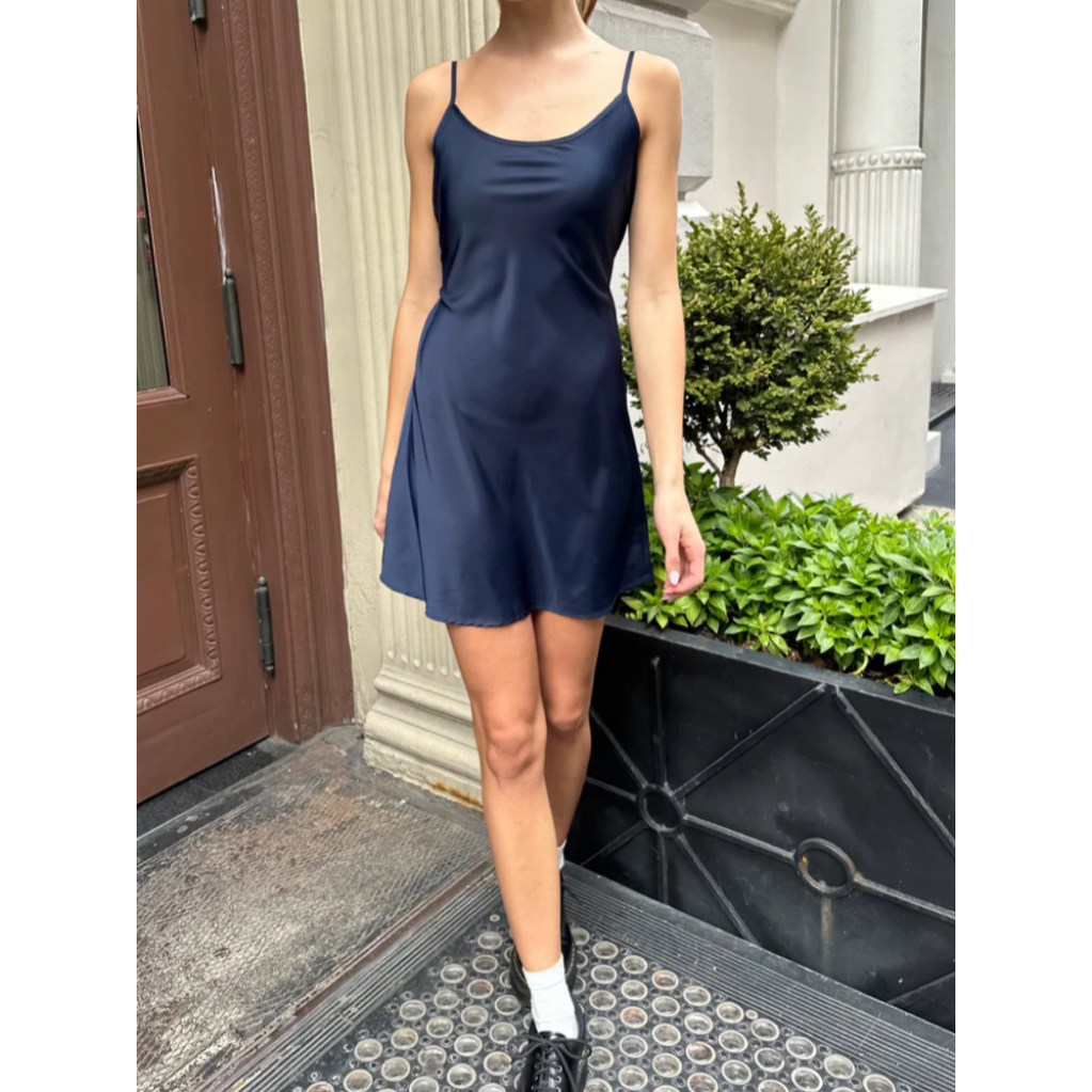 缎面性感温柔情系绳吊带连衣裙