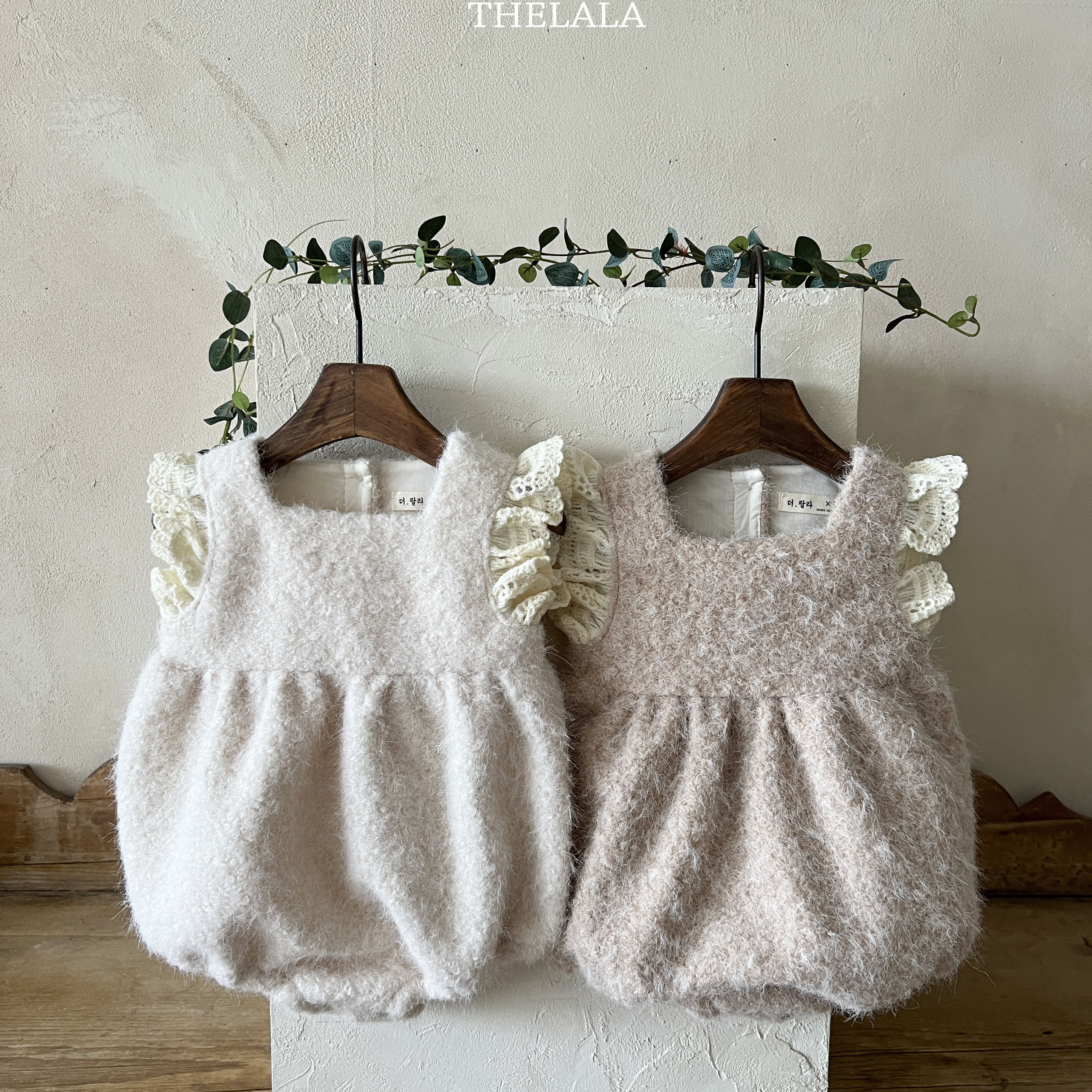 韩国LALA童装毛绒蕾丝飞袖连体衣