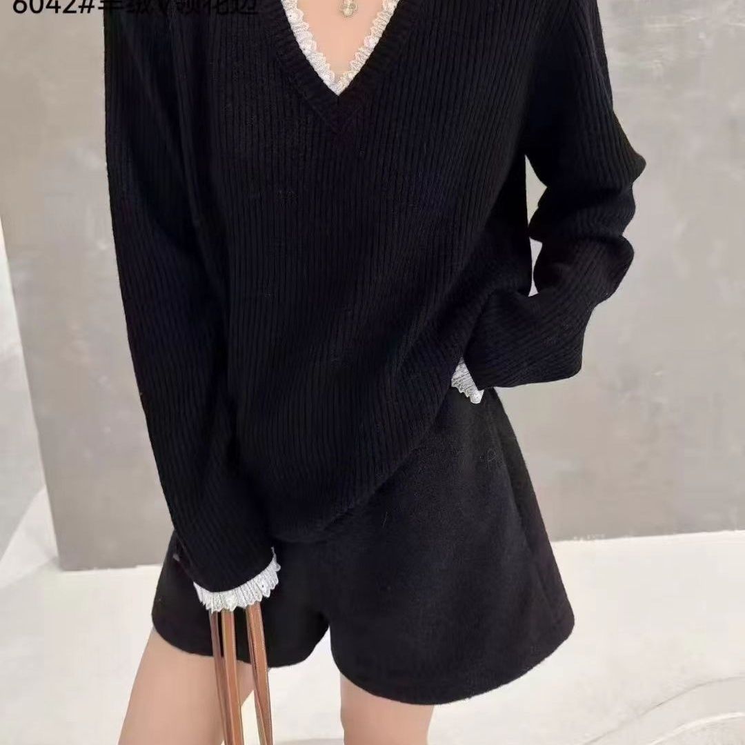 2025冬季新款法式气质V领蕾丝花边竖坑条净版温柔羊毛针织衫潮