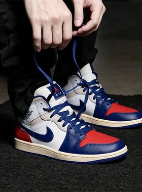耐克男鞋新款AIR JORDAN 1中帮板鞋aj1复古休闲篮球鞋 DQ8426-102