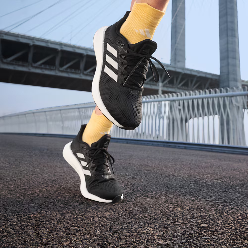 阿迪达斯男鞋新款PUREBOOST 21缓震运动鞋轻便休闲跑步鞋 JP6342