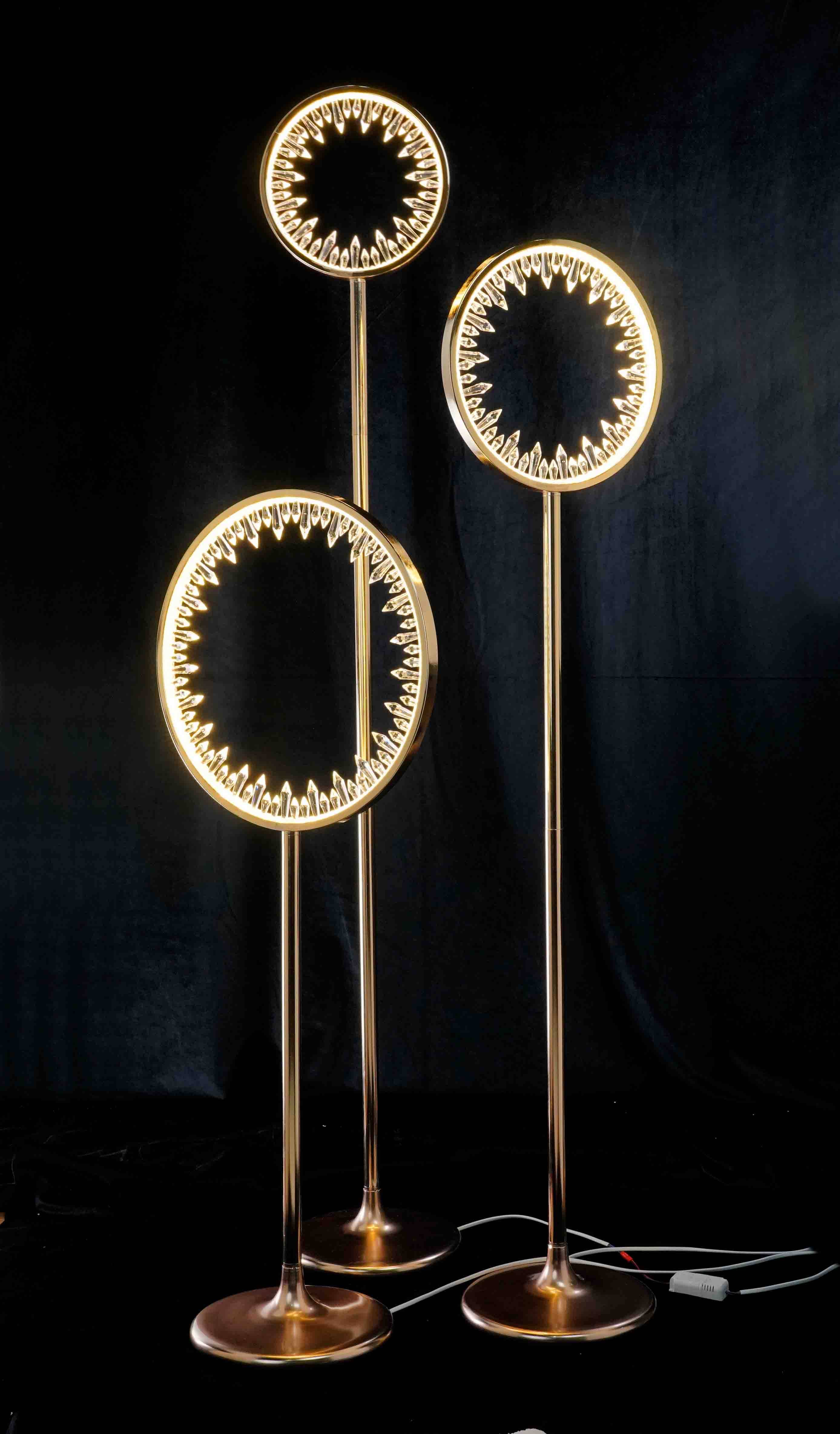 新款婚庆婚礼道具舞台布置装饰发光电镀灯铁艺路引灯圆圈冰锥路引