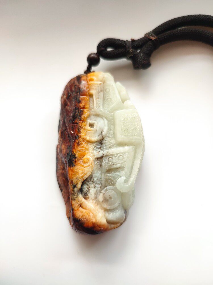 天然皮色和田玉俄料山流水锦灰堆八破图招财进宝手把件鉴定师藏品