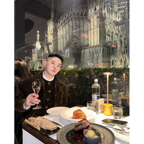 咖色金丝绒西装马甲套装Magadeth