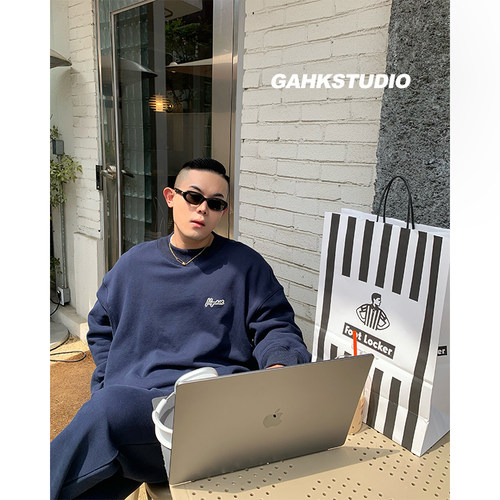 蓝色圆领Magadeth百搭卫衣